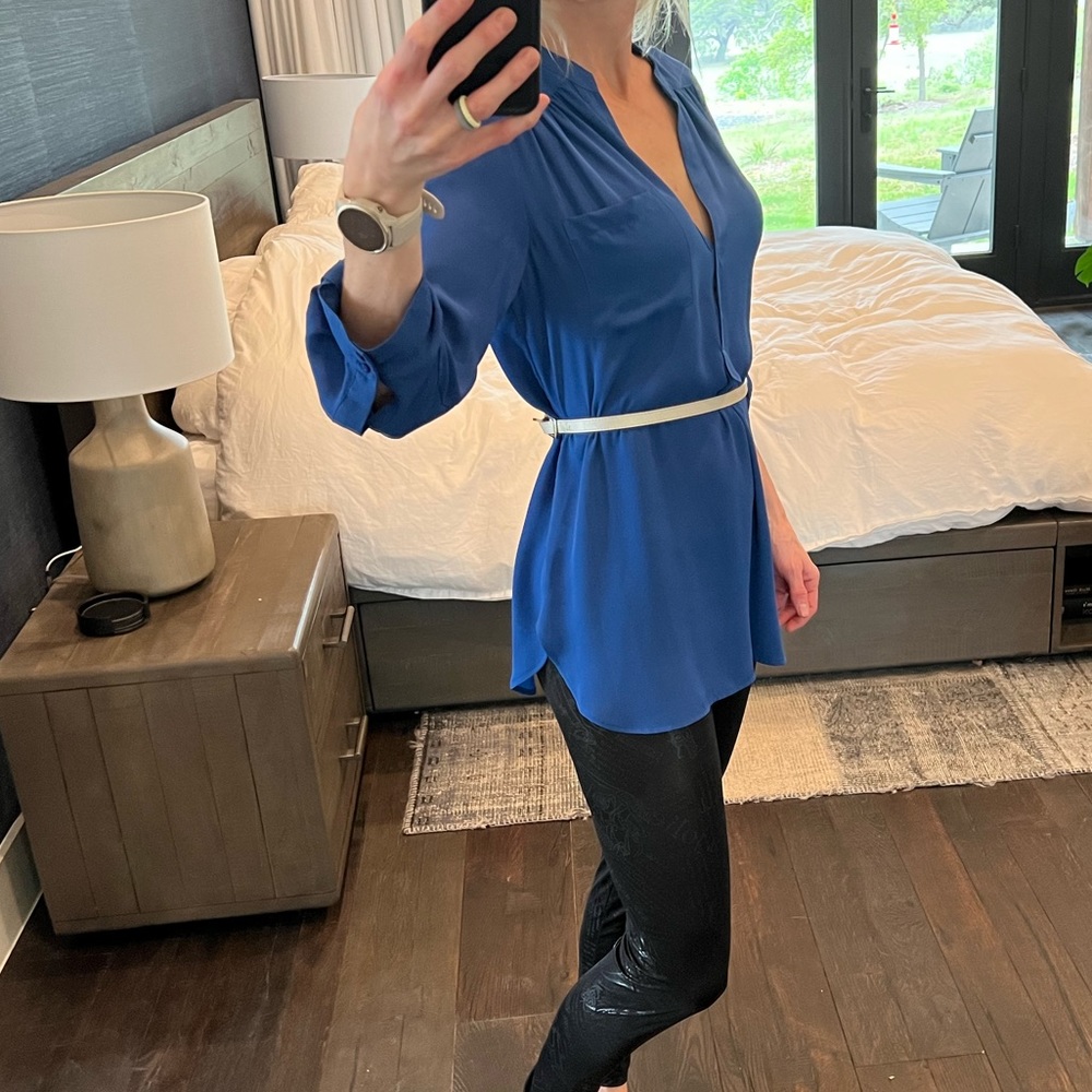 Extra long very light and breathable blouse
